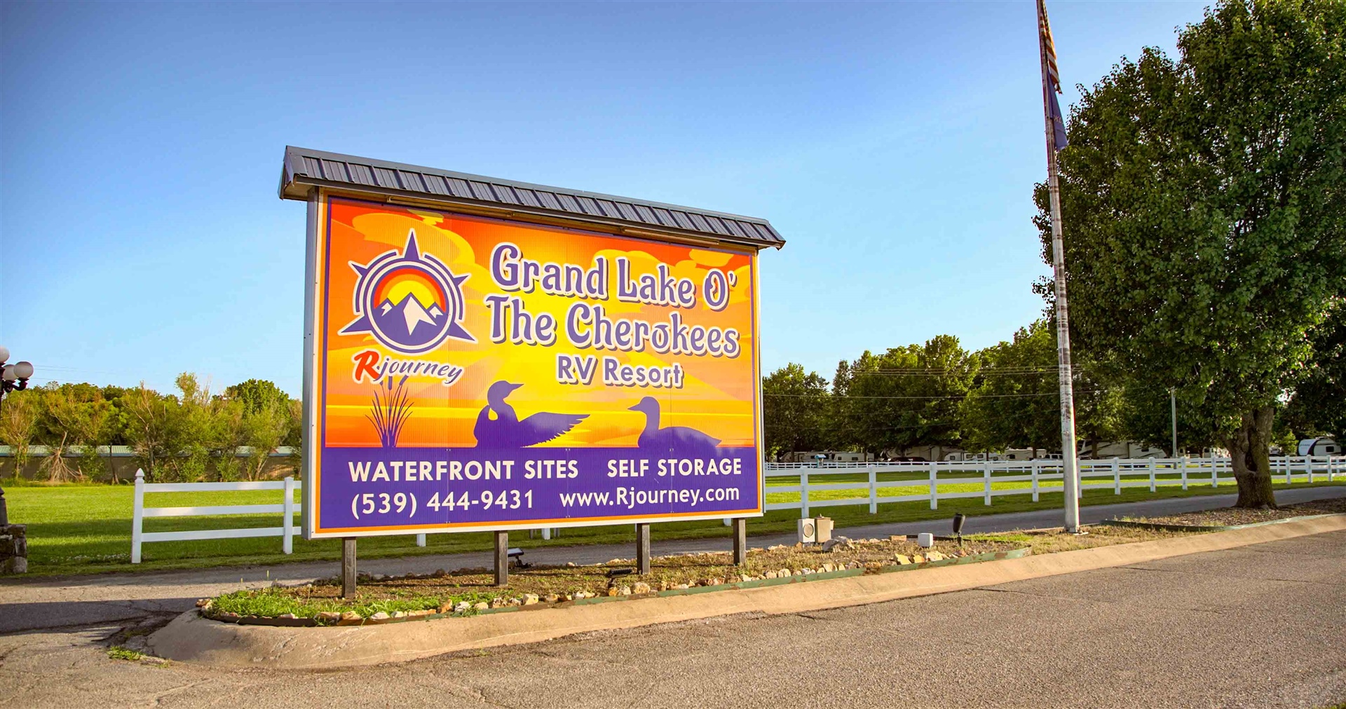Full hookup RV sites with lake views at Grand Lake O' the Cherokees RV Resort near Grove, Oklahoma